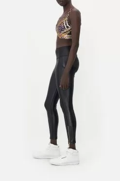 ACTIVE LEGGING WITH FRONT HEM ZIP SHES GOT GRACE -Fashion Store CAMILLA 00015948 LEGGING WITH POCKET SHES GOT GRACE 2