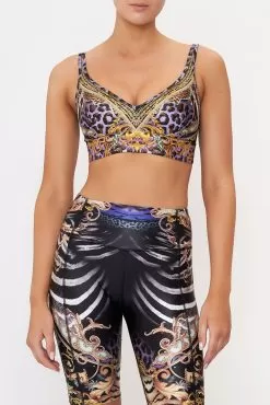 V-NECK ACTIVE CROP SHES GOT GRACE 11 V-NECK ACTIVE CROP SHES GOT GRACE -Fashion Store CAMILLA 00016329 V NECK ACTIVE CROP SHES GOT GRACE 4