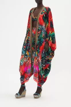 LAYER WITH CB PANEL IN A FLUTTER -Fashion Store CAMILLA 00017526 LAYER WITH CB PANEL IN A FLUTTER 2