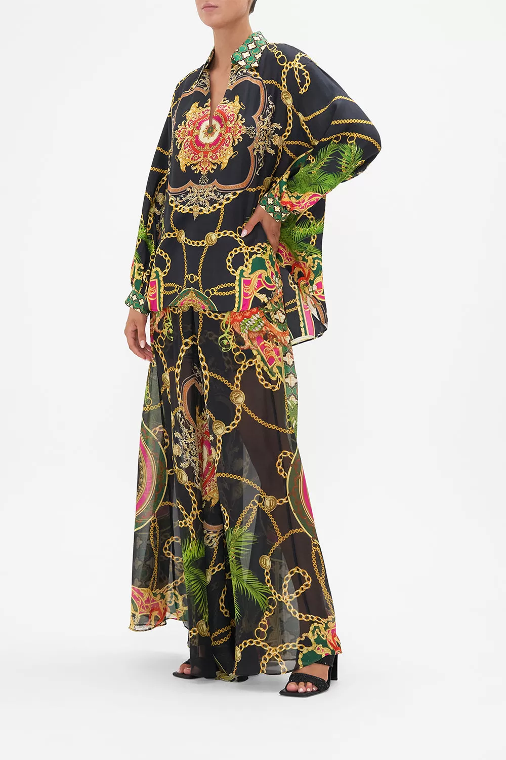 V-NECK BLOUSE WITH COLLAR JEALOUSY AND JEWELS 3 V-NECK BLOUSE WITH COLLAR JEALOUSY AND JEWELS